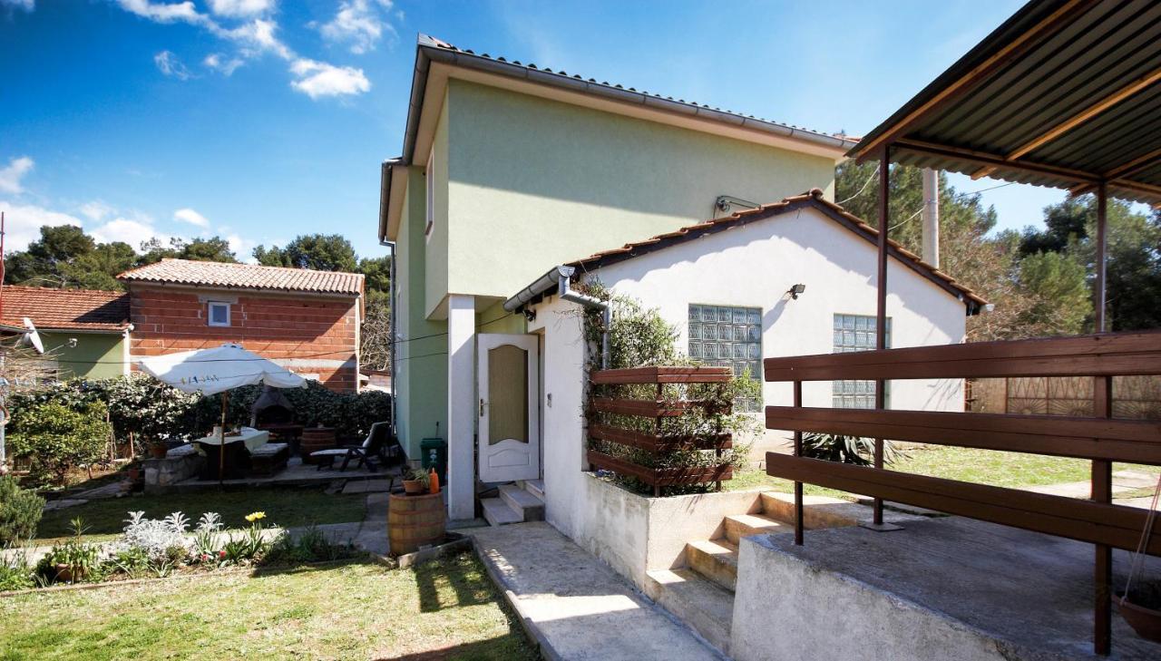 Green House Apartment Pula Exterior photo