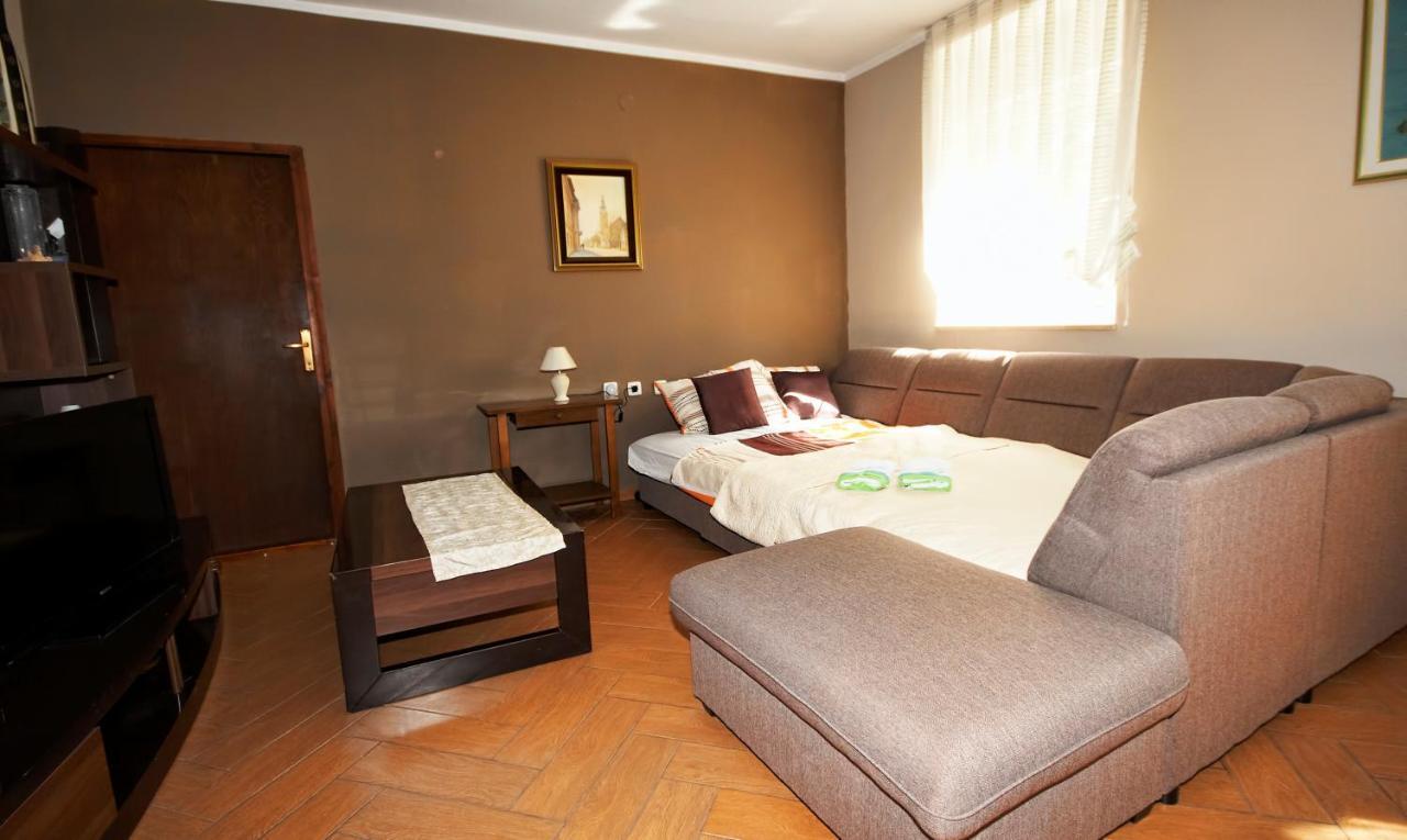 Green House Apartment Pula Exterior photo