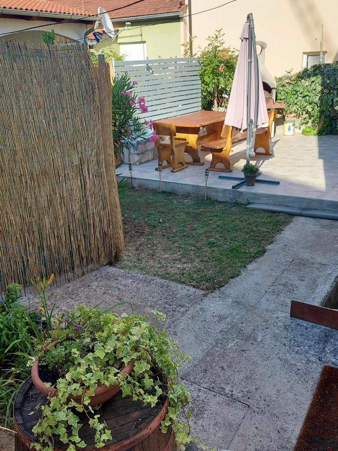 Green House Apartment Pula Exterior photo
